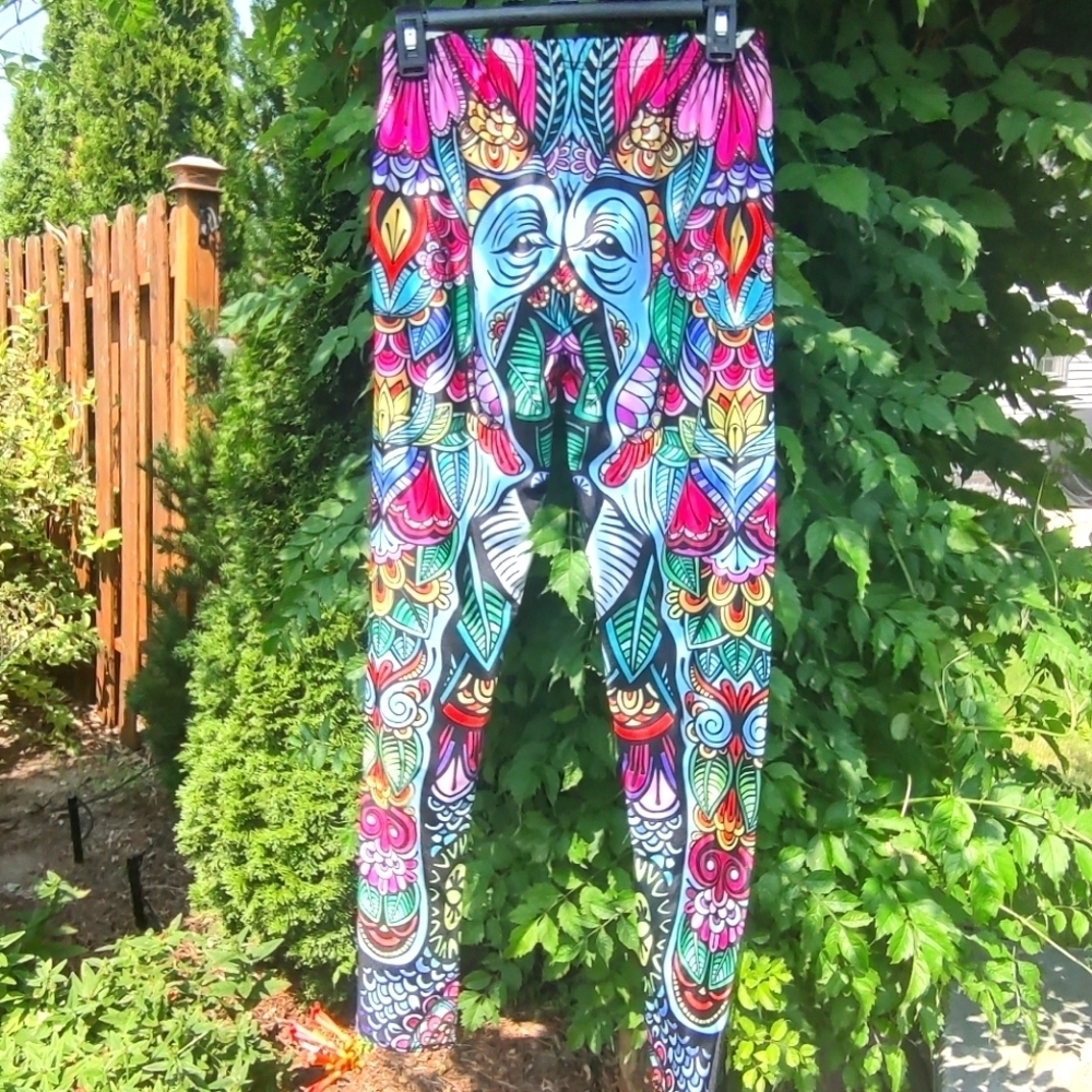💥 3/$20 XL Lightweight Leggings With Crazy Awesome Design!